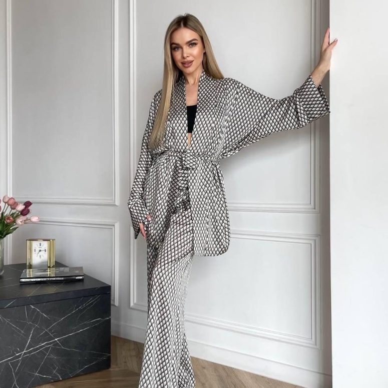 Silk Women's Homewear – Elegant Pajamas & Loungewear Crafted for Superior Comfort, Deep Relaxation, and Effortless Style